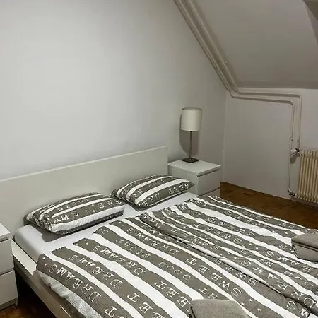 Апартаменти Romantic Old Town Flat With River View Любляна