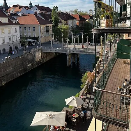 Apartment Romantic Old Town Flat With River View