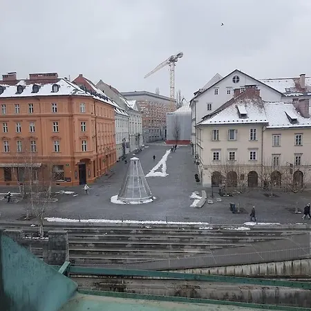 شقة Romantic Old Town Flat With River View *