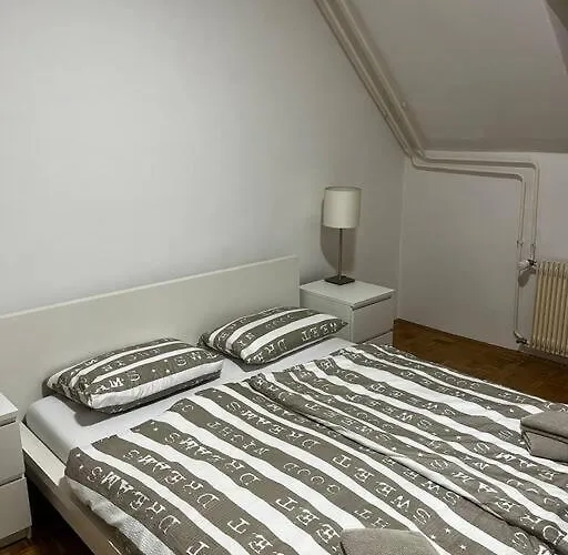 شقة Romantic Old Town Flat With River View ليوبليانا