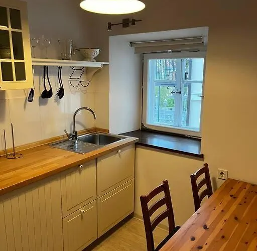 Romantic Old Town Flat With River View *