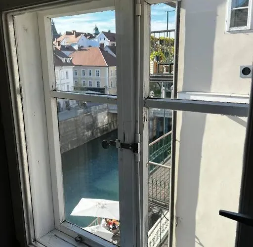 Romantic Old Town Flat With River View * Λιουμπλιάνα