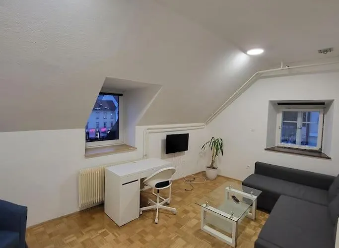 Romantic Old Town Flat With River View ليوبليانا