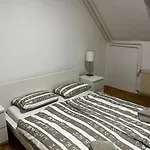 Апартаменти Romantic Old Town Flat With River View Любляна