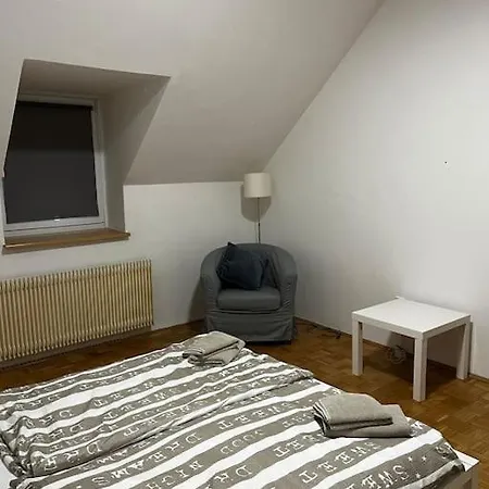 Апартаменти Romantic Old Town Flat With River View *